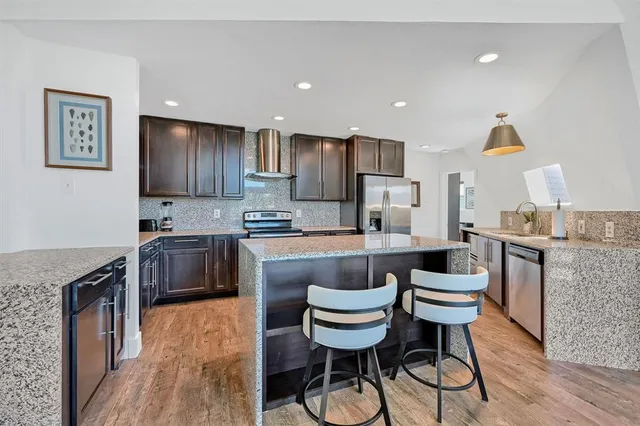 $699,995 | 114 Seminole Drive, Lake Kiowa, TX 76240