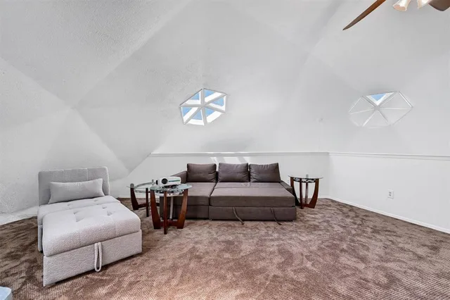 $699,995 | 114 Seminole Drive, Lake Kiowa, TX 76240