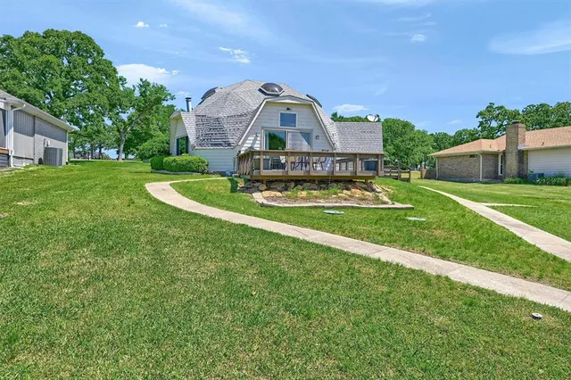 $699,995 | 114 Seminole Drive, Lake Kiowa, TX 76240
