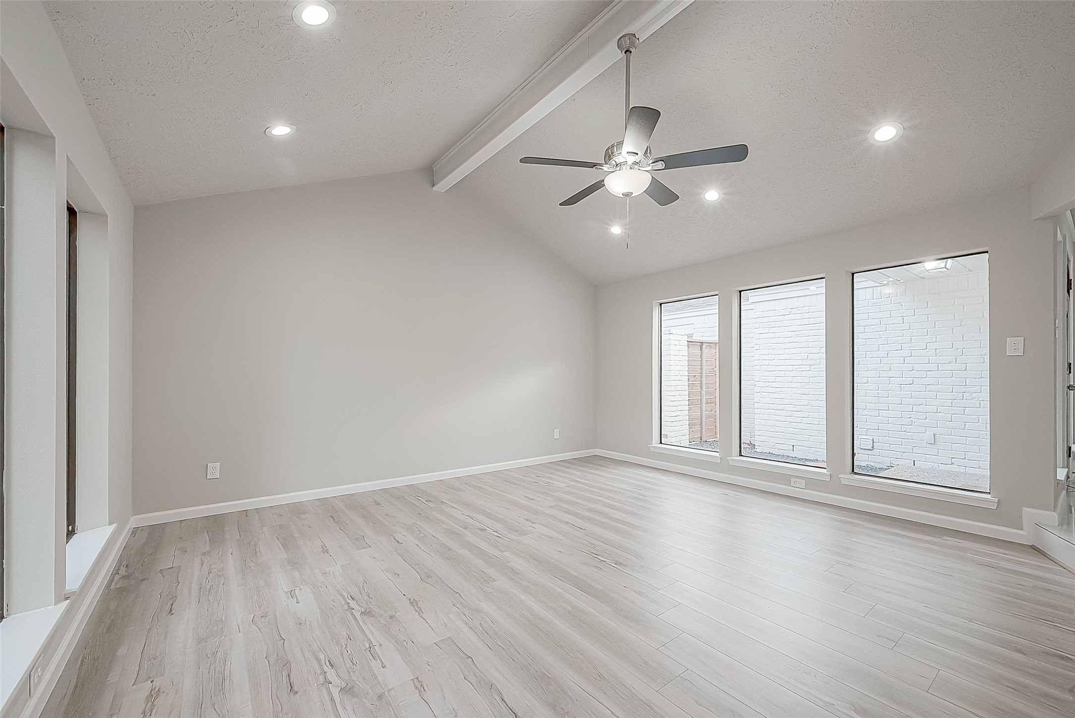 6107 Sanford Road Houston, TX 77096 - Photo 9 of 50