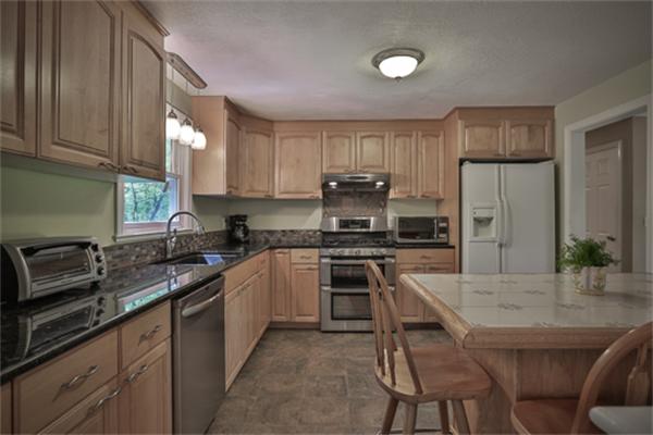 114 Concord Road Bedford, MA 01730 - Photo 4 of 20 Gallery Image 4
