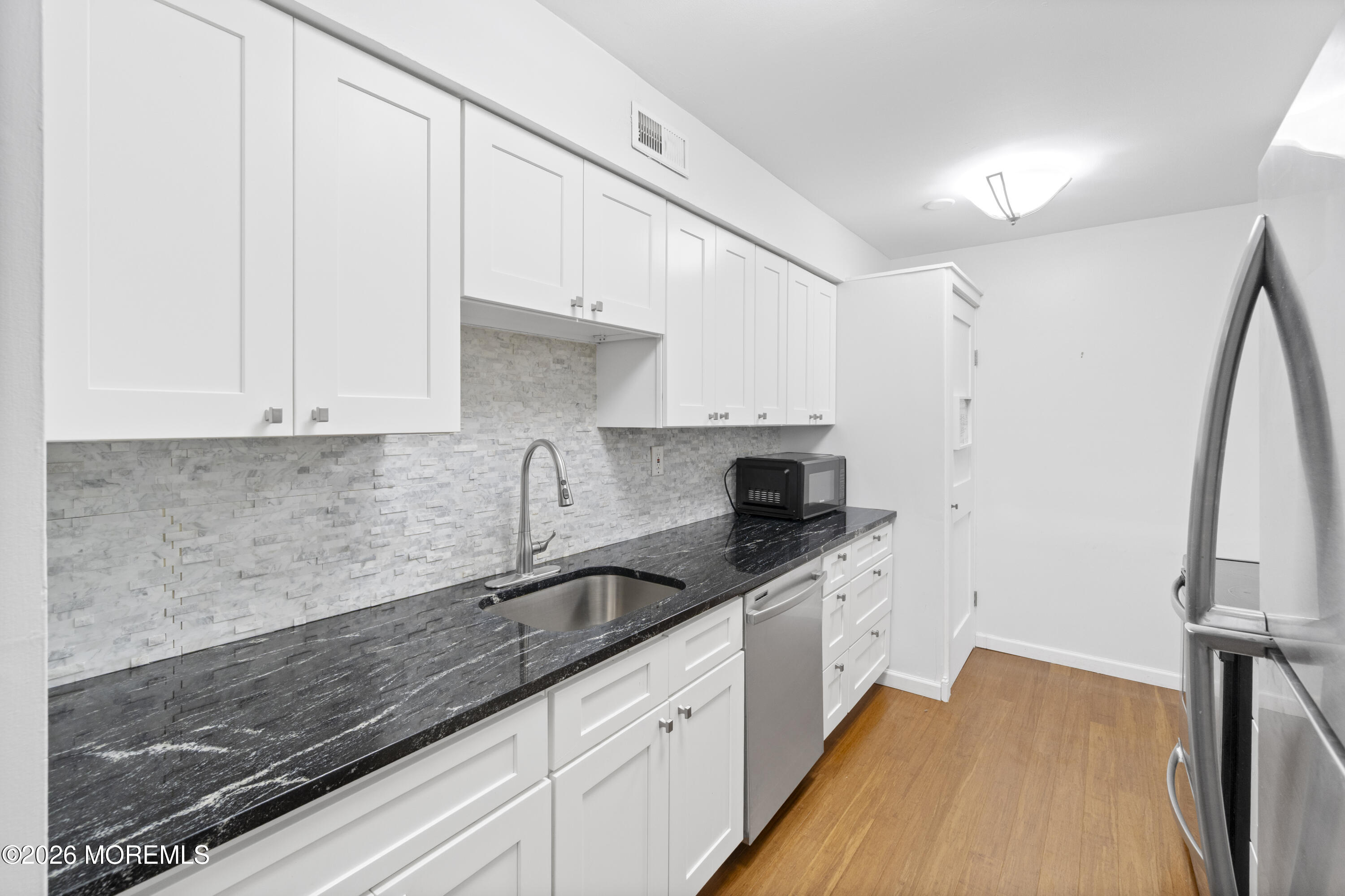 200 Portland Road, Unit D12 Highlands, NJ 07732 - Photo 4 of 31 image-13