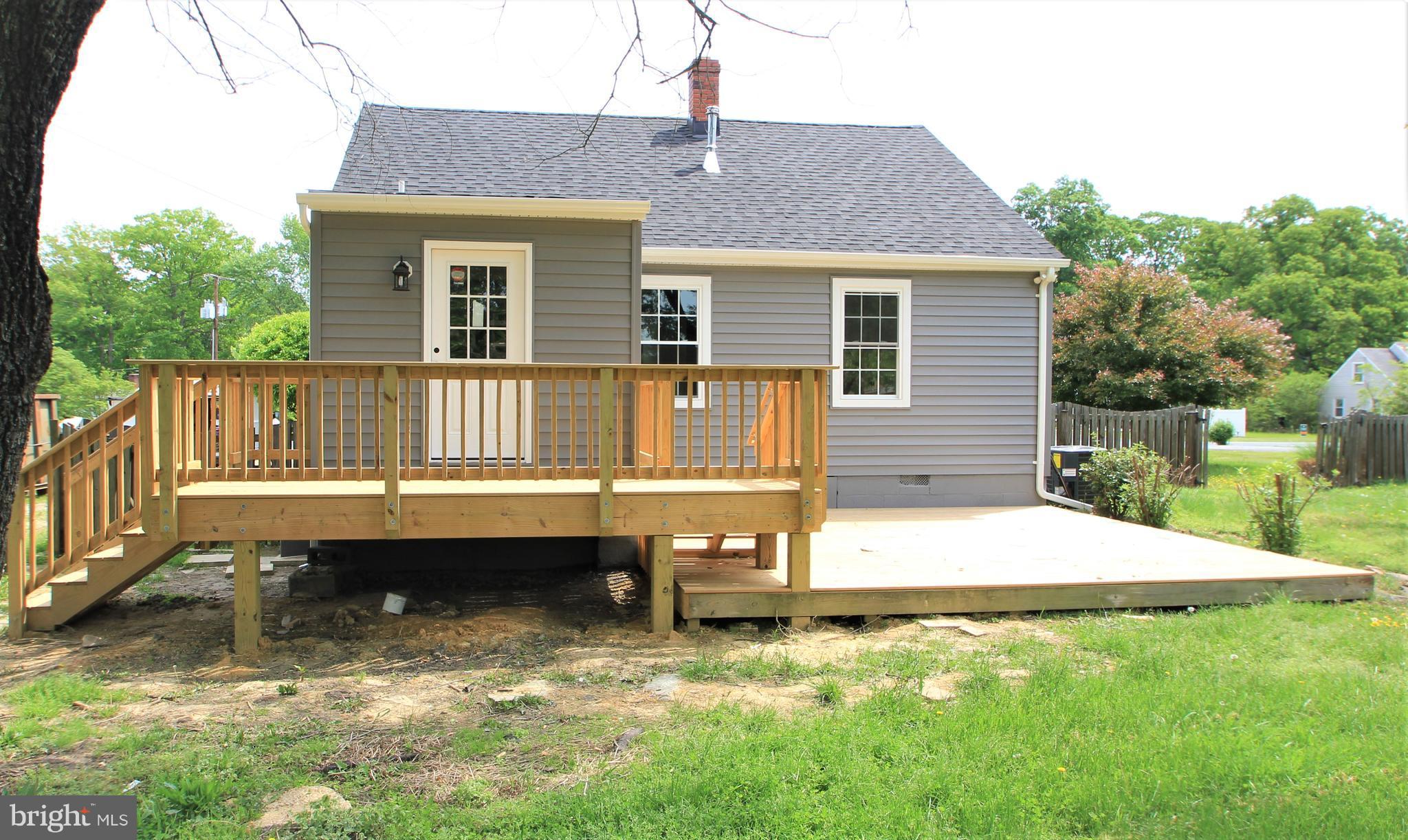 3 Randolph Road Fredericksburg, VA 22405 - Photo 6 of 19 2 Level Rear Deck