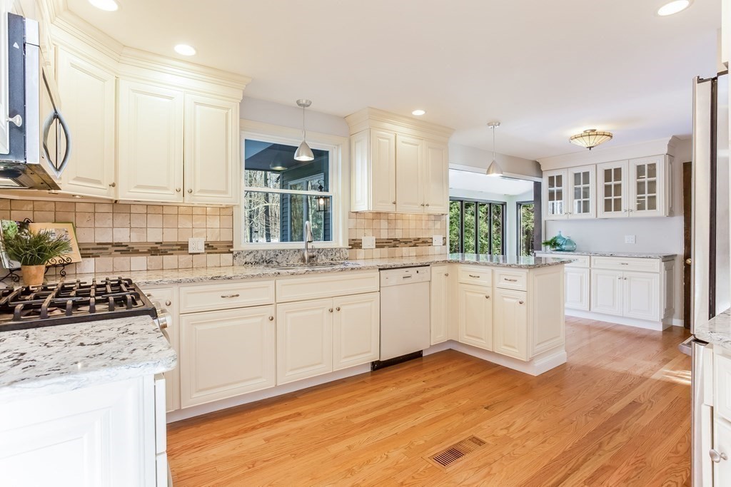 167 Franklin Road Longmeadow, MA 01106 - Photo 10 of 35