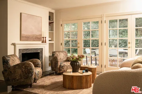 $3,250,000 | 2533 Benedict Canyon Drive, Beverly Hills, CA 90210