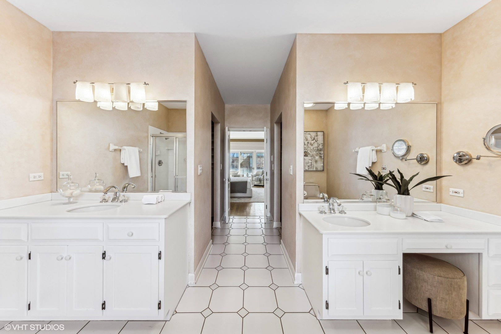 16 Lake Ridge Club Court Burr Ridge, IL 60527 - Photo 14 of 26 a en suite bathroom with double sink and a mirror