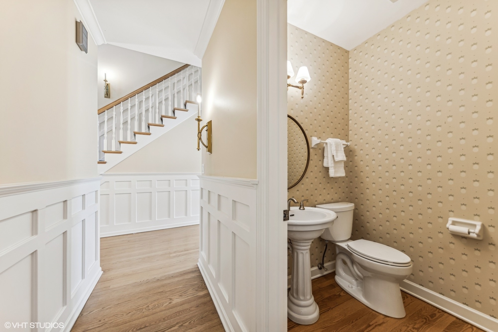 16 Lake Ridge Club Court Burr Ridge, IL 60527 - Photo 19 of 26 a bathroom with a toilet and a shower