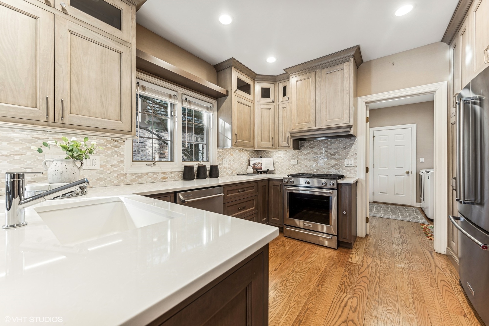 16 Lake Ridge Club Court Burr Ridge, IL 60527 - Photo 4 of 26 a kitchen with granite countertop a stove a sink and a refrigerator