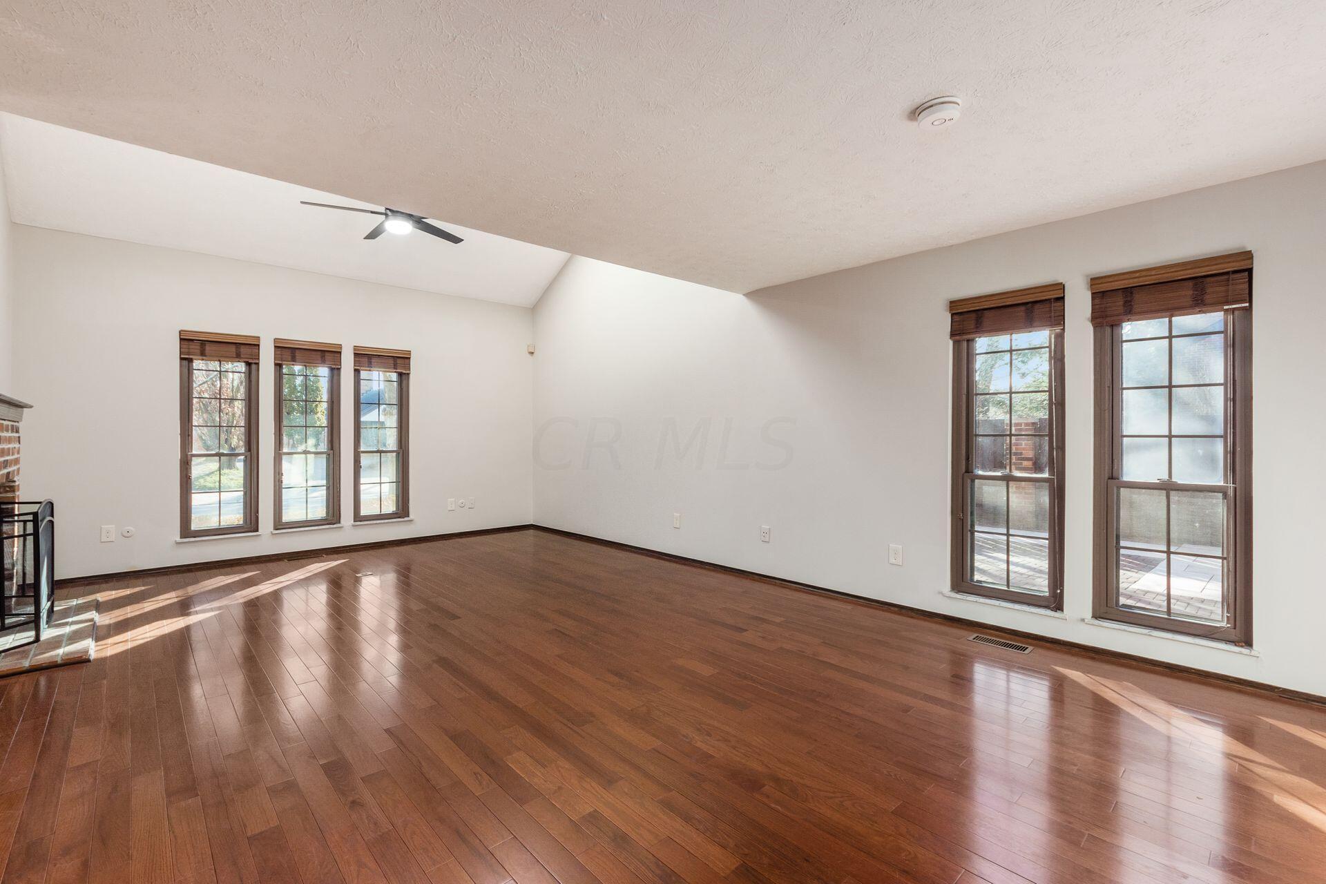 4743 Dierker Road, Unit 3 Columbus, OH 43220 - Photo 11 of 47 Living Area