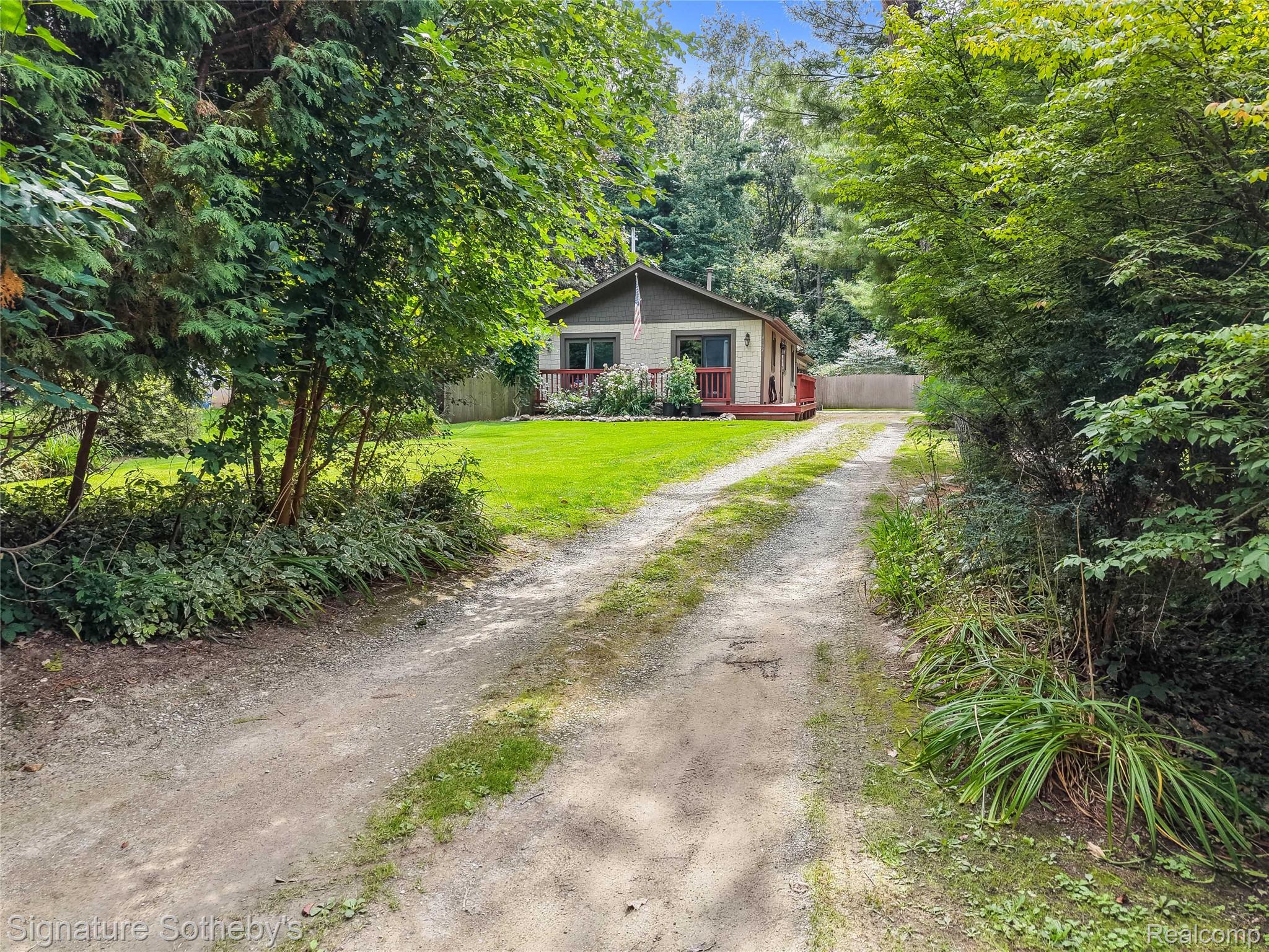 4137 West Allen Road Howell, MI 48855 - Photo 20 of 37 Driveway leading to house