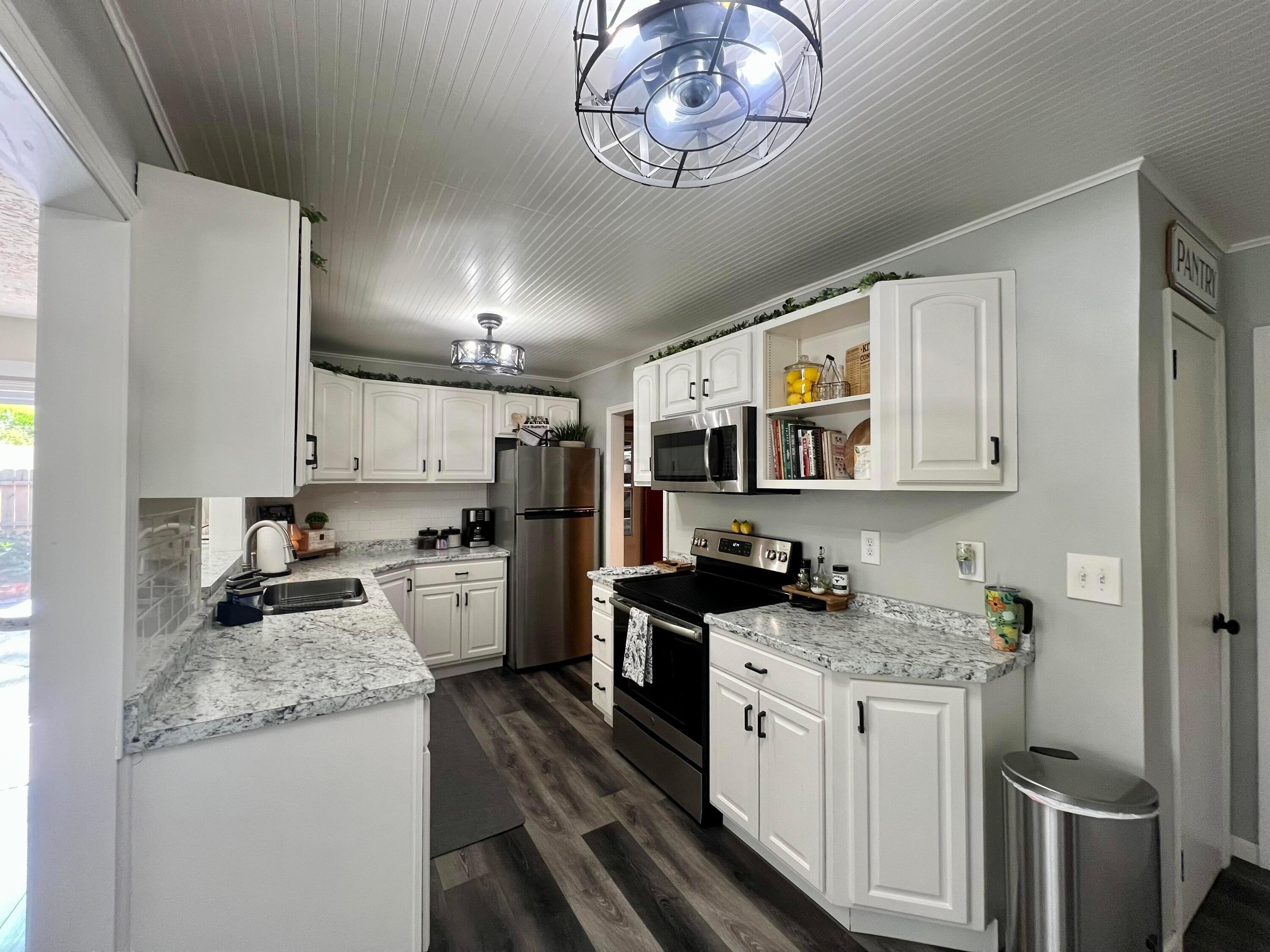 5368 Hopewell Church Road Southwest Lancaster, OH 43130 - Photo 10 of 41 Updated kitchen with s/s appliances
