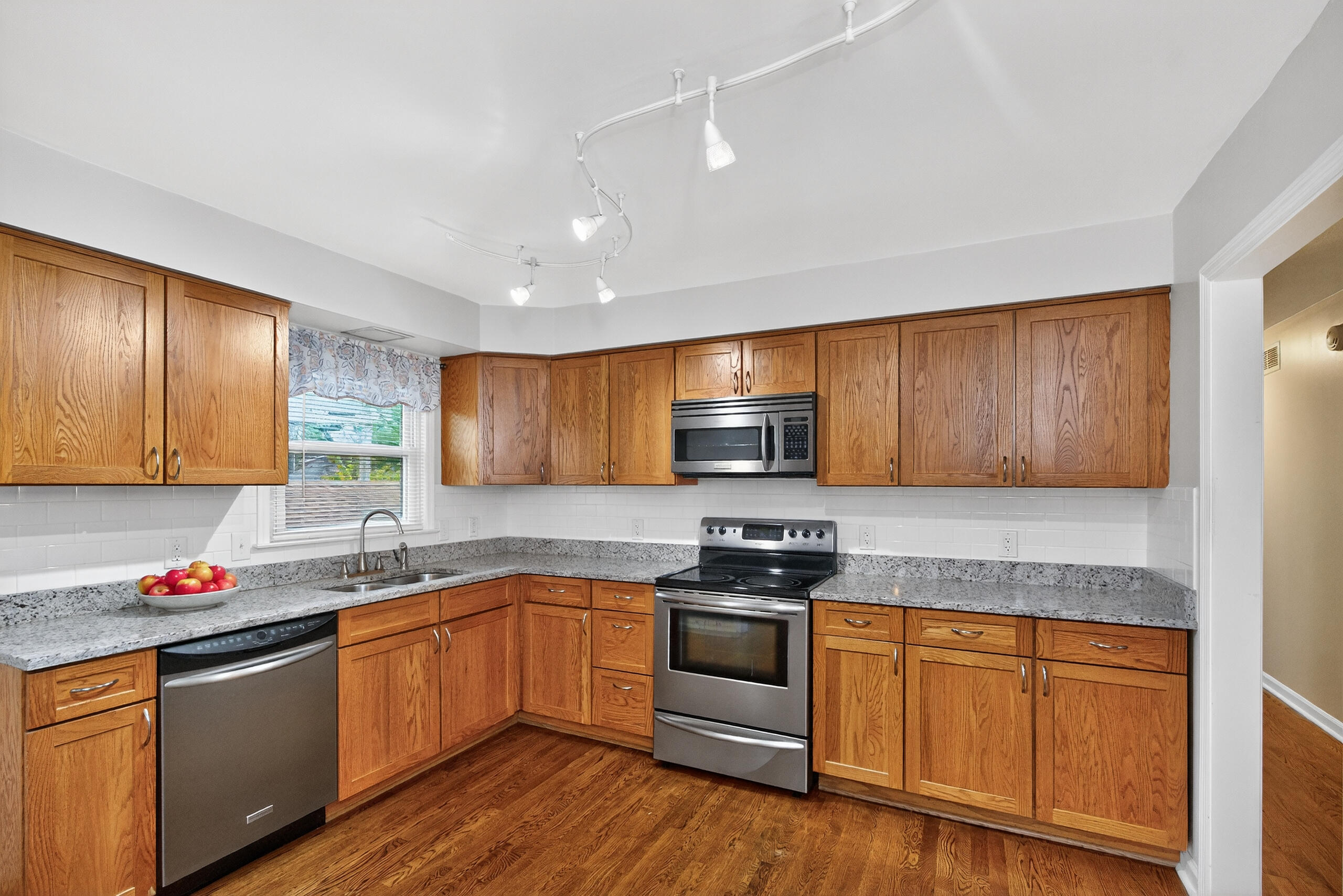 521 Severn Way Lexington, KY 40503 - Photo 2 of 44 521 Severn Way (2)