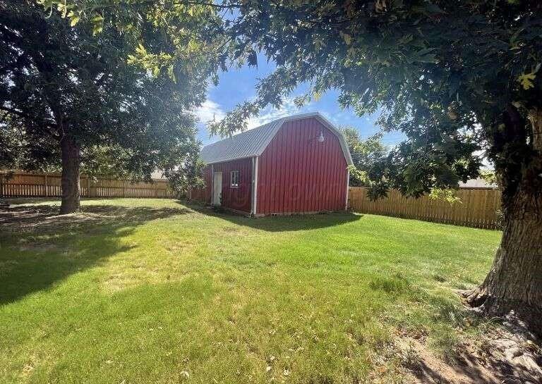 1401 Maple Avenue Panhandle, TX 79068 - Photo 38 of 42 a view of a backyard with large trees