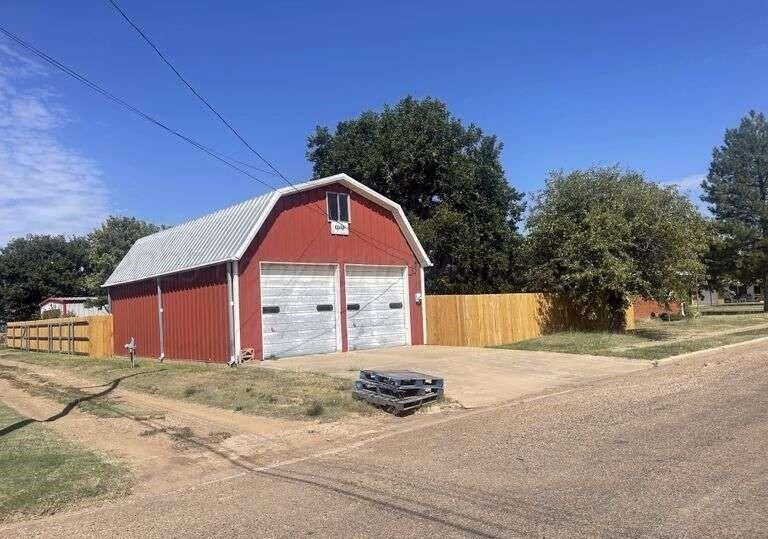 1401 Maple Avenue Panhandle, TX 79068 - Photo 4 of 42 a front view of a house with a yard