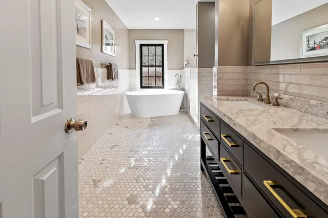 $2,799,000 | 191 Shinnecock Hills Road, Southampton, NY 11968