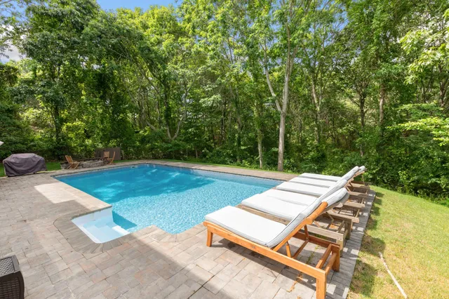 $2,799,000 | 191 Shinnecock Hills Road, Southampton, NY 11968