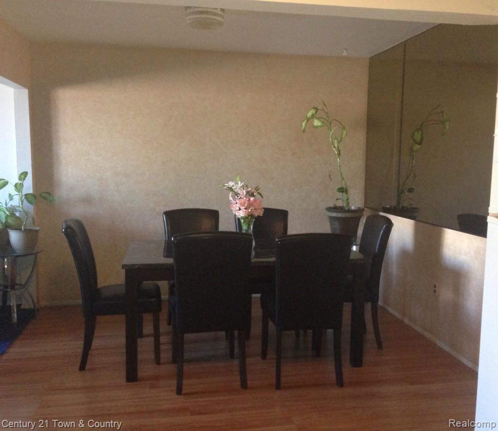 8652 Common Road, Unit 3 Warren, MI 48093 - Photo 6 of 19 DINING AREA.jpg