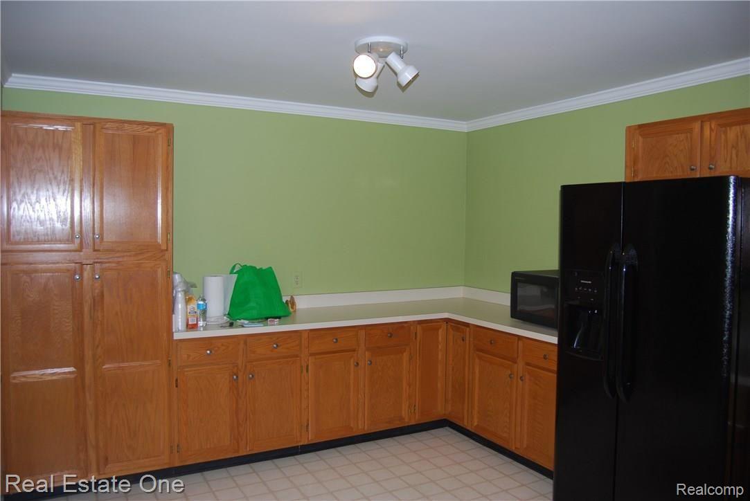 2152 Rochelle Park Drive, Unit 102 Rochester, MI 48309 - Photo 6 of 22 Loads of Cabinets & Countertops