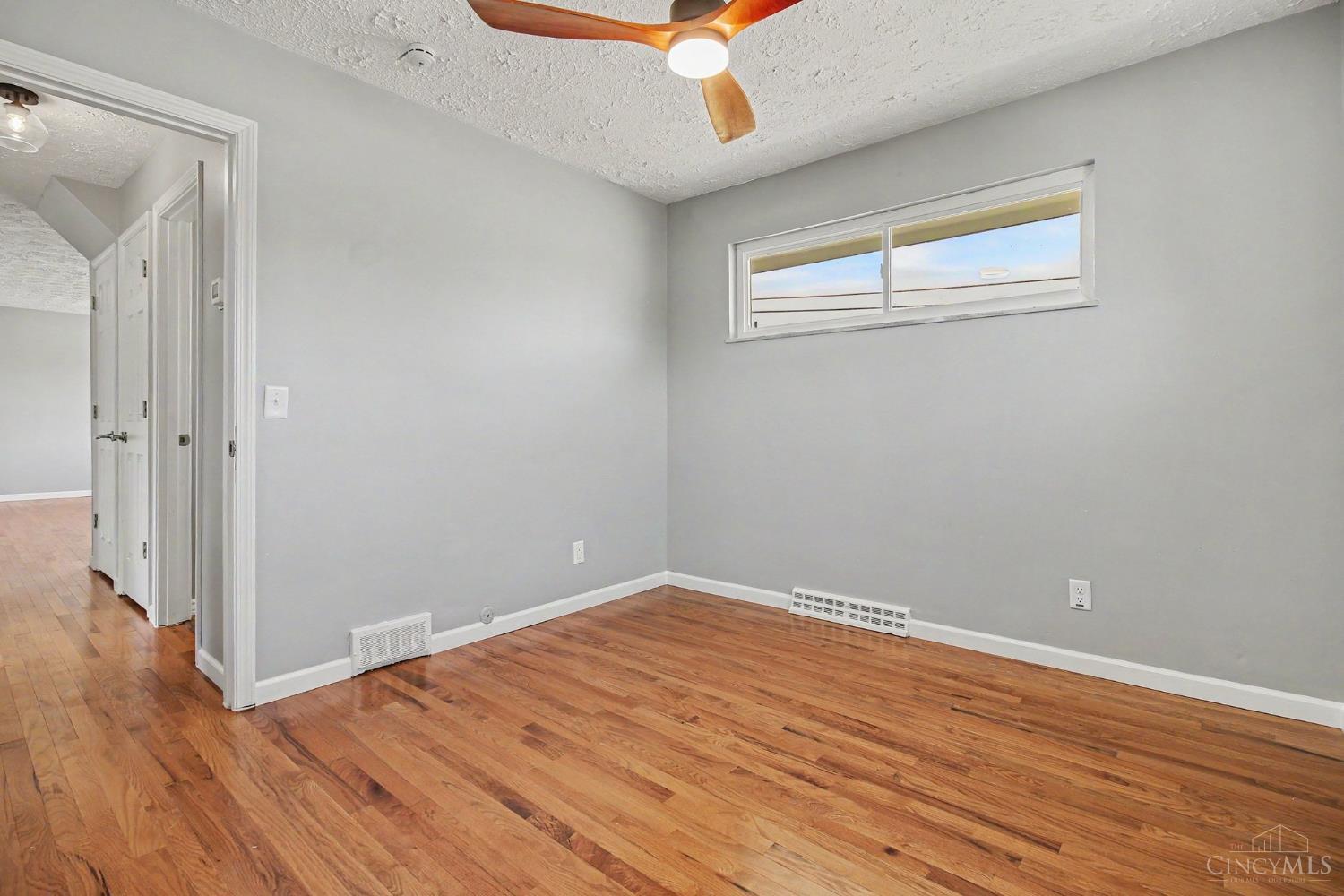 6004 Snyder Road Cincinnati, OH 45247 - Photo 12 of 35