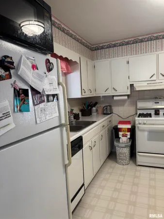 $139,900 | 1405 Lakelawn Drive, Jacksonville, IL 62650