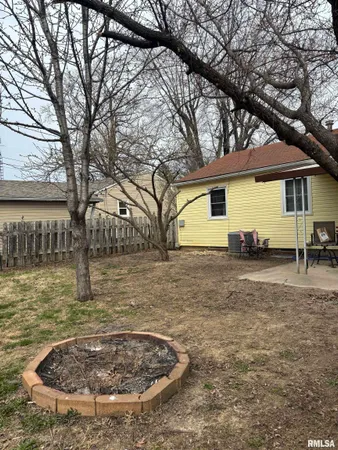 $139,900 | 1405 Lakelawn Drive, Jacksonville, IL 62650