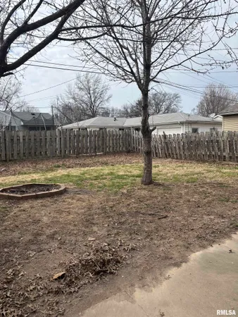 $139,900 | 1405 Lakelawn Drive, Jacksonville, IL 62650