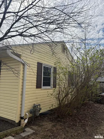 $139,900 | 1405 Lakelawn Drive, Jacksonville, IL 62650