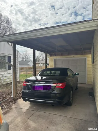 $139,900 | 1405 Lakelawn Drive, Jacksonville, IL 62650