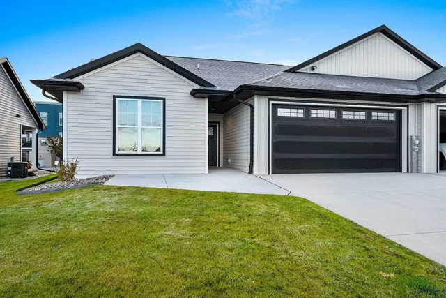 $529,900 | 2878 Howard Cmns, Howard, WI 54313