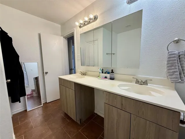 $2,100 | 2922 Custer Drive, Corinth, TX 76210