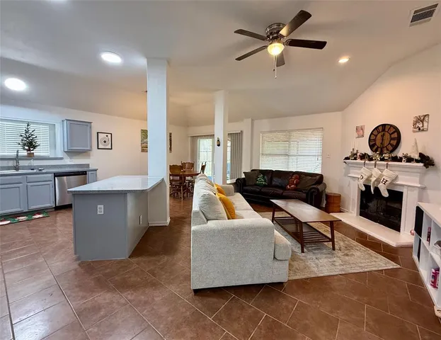 $2,100 | 2922 Custer Drive, Corinth, TX 76210