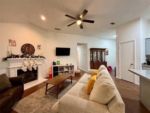 $2,100 | 2922 Custer Drive, Corinth, TX 76210