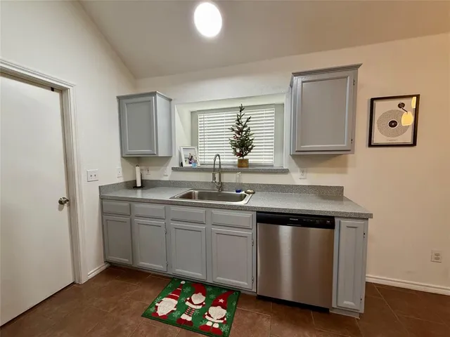 $2,100 | 2922 Custer Drive, Corinth, TX 76210