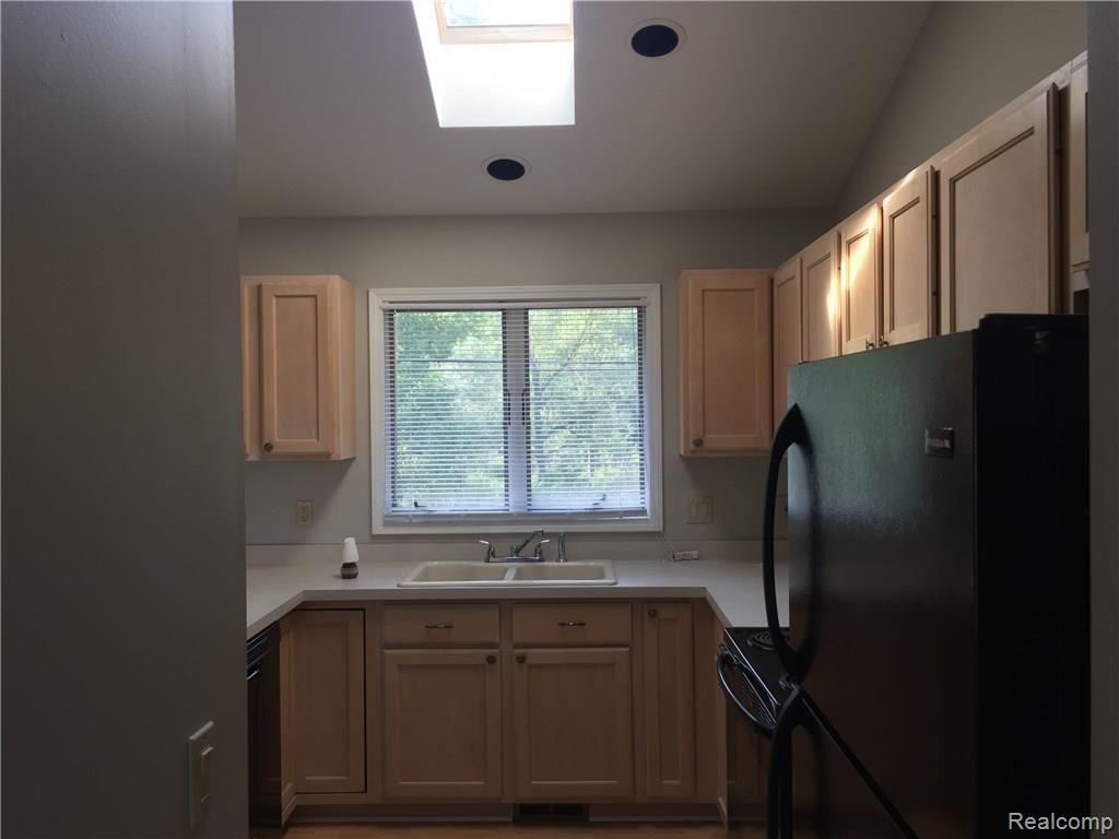 6029 Elizabeth Lake Road Waterford, MI 48327 - Photo 10 of 15