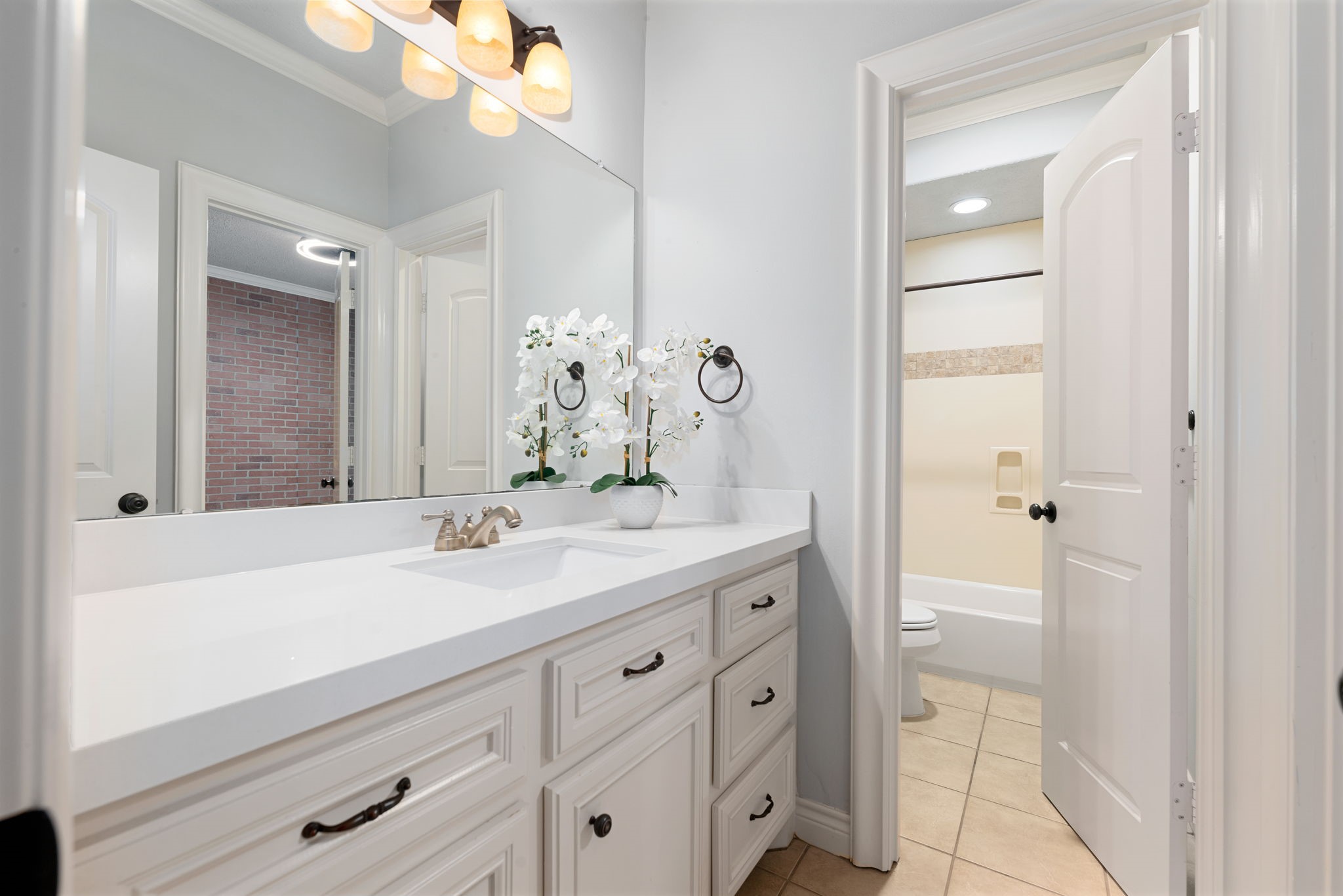 6006 Valhalla Drive Spring, TX 77379 - Photo 26 of 44 Well-appointed full bath with functional layout and clean finishes.