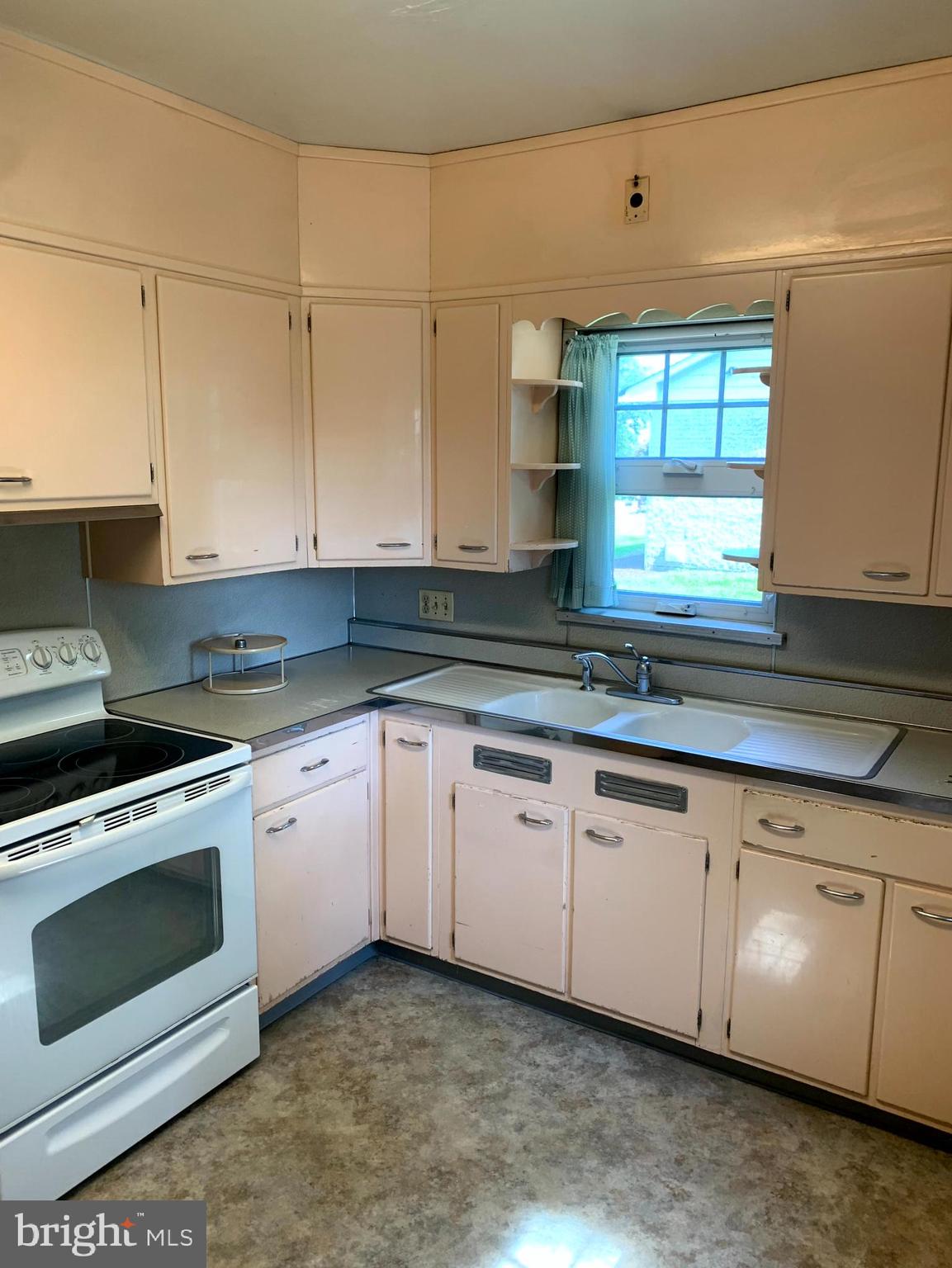 4600 Hillside Road Reading, PA 19606 - Photo 3 of 28 kitchen