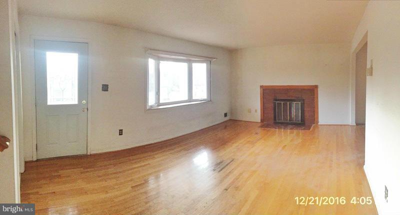 7012 Utica Street Springfield, VA 22150 - Photo 8 of 23 Family Room