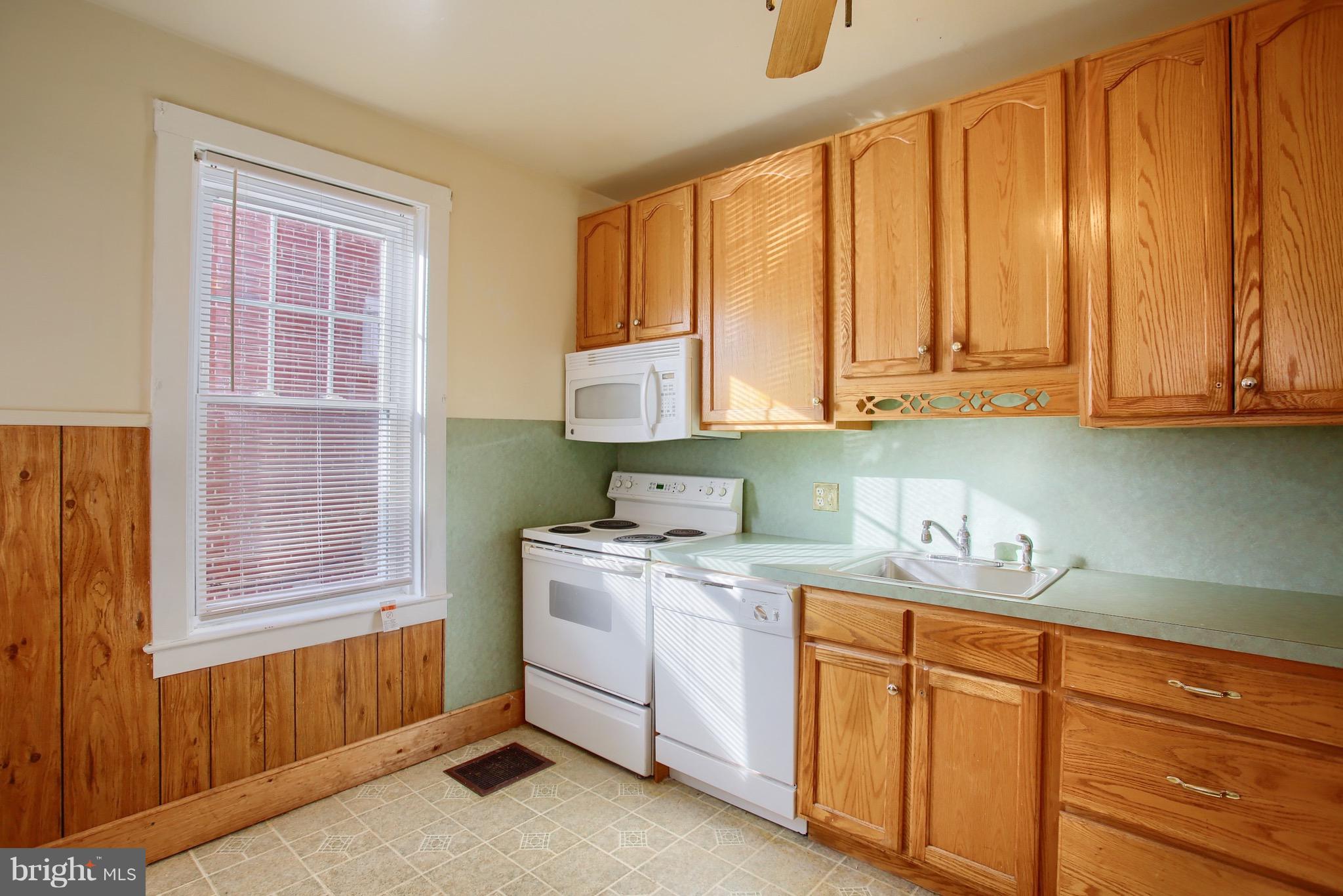 1631 Locust Street Reading, PA 19604 - Photo 9 of 21 Gallery Image 9