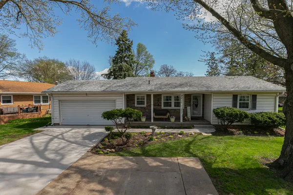 $239,900 | 2417 Hickory Grove Road, Davenport, IA 52804