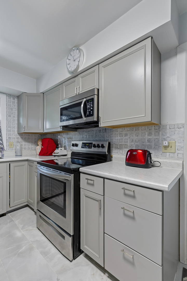 2417 Hickory Grove Road Davenport, IA 52804 - Photo 20 of 39