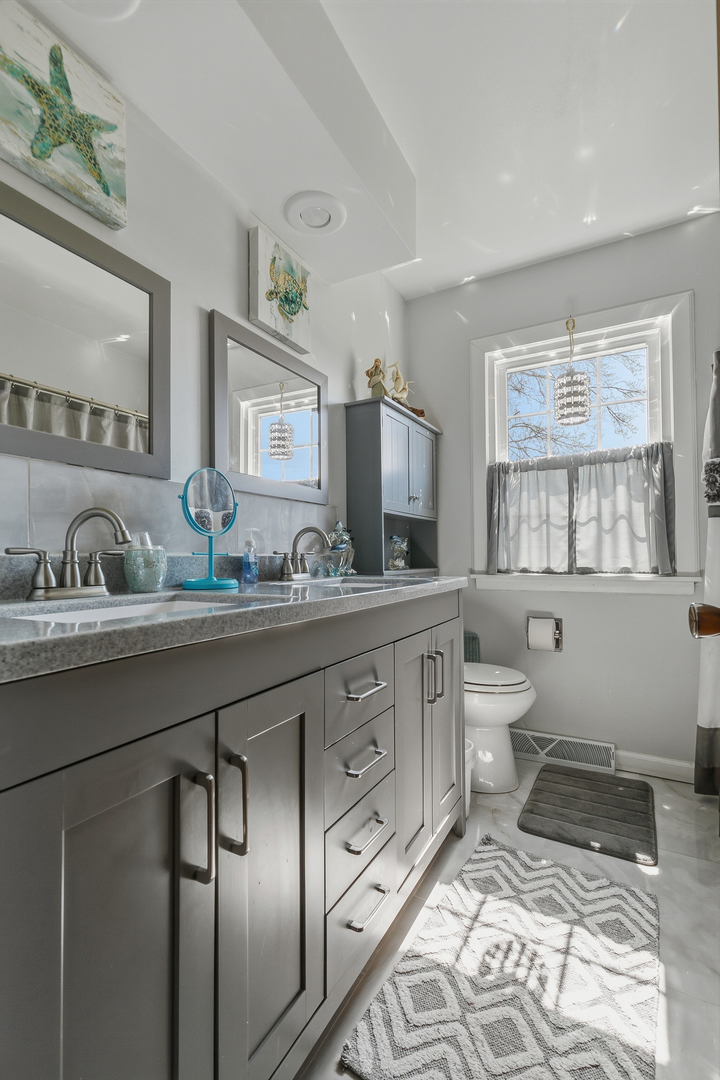 2417 Hickory Grove Road Davenport, IA 52804 - Photo 22 of 39