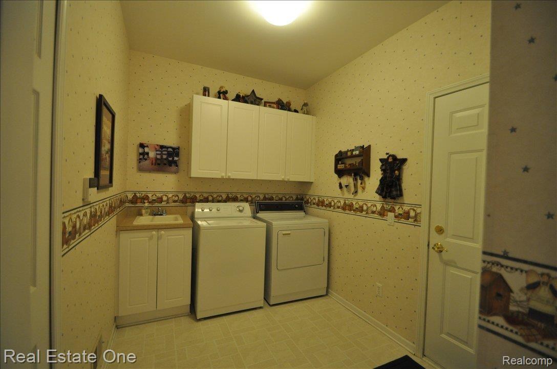 1112 Chesapeake Rochester, MI 48307 - Photo 13 of 25 1St Floor Laundry Room