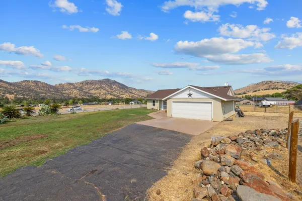 $399,000 | 7272 Lupine Drive, Sanger, CA 93657