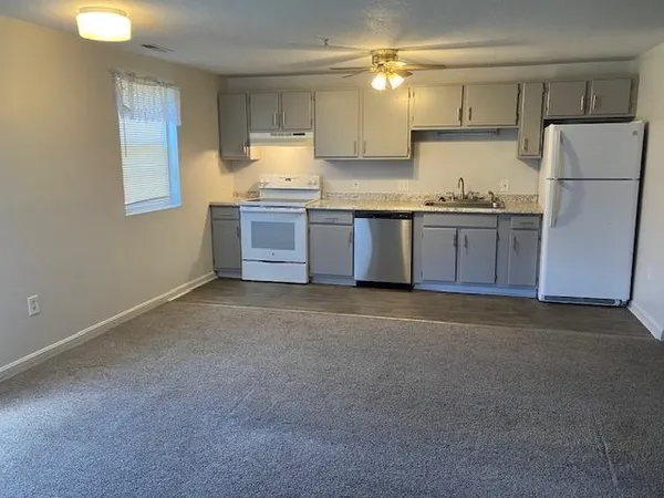 $2,000 | 315 Elmwood Drive, Unit 315, Hudson, NH 03051