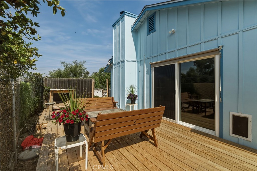 2251 South Stage Coach Lane Fallbrook, CA 92028 - Photo 29 of 69 side deck off dining area