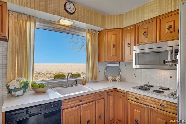 $699,900 | 4998 Lake Shore Road, Hamburg, NY 14075