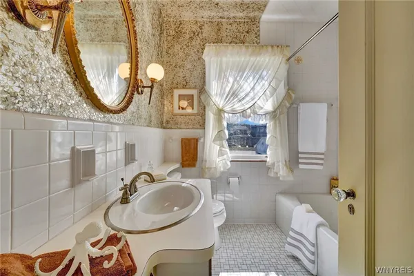 $699,900 | 4998 Lake Shore Road, Hamburg, NY 14075