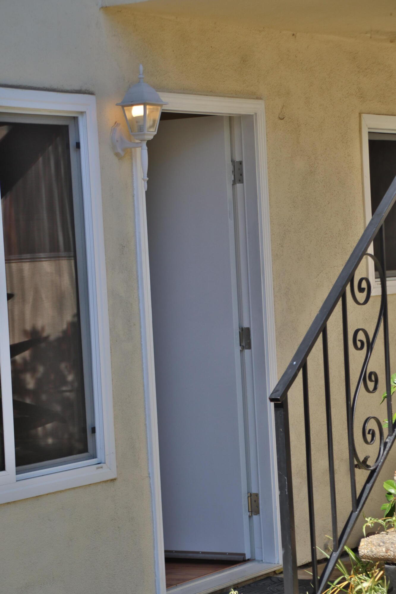 7560 Cathedral Oaks Road, Unit 3 Santa Barbara, CA 93117 - Photo 5 of 40 Entry - Ground Level