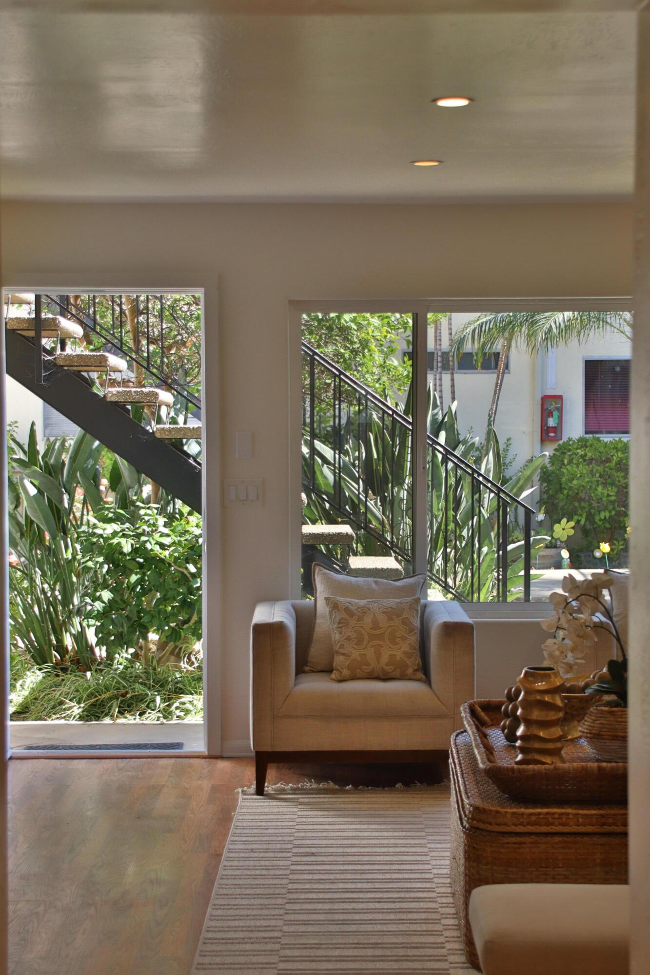 7560 Cathedral Oaks Road, Unit 3 Santa Barbara, CA 93117 - Photo 6 of 40 Entry