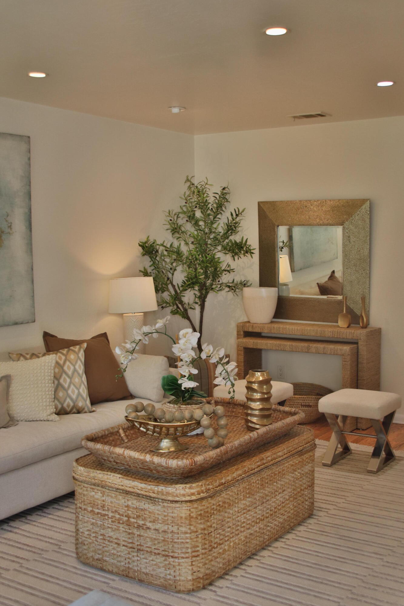 7560 Cathedral Oaks Road, Unit 3 Santa Barbara, CA 93117 - Photo 8 of 40 Living Room